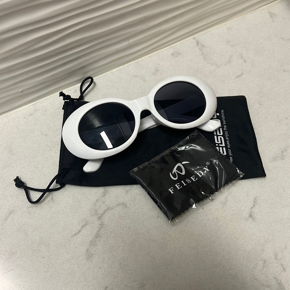 Retro white circular sunglasses